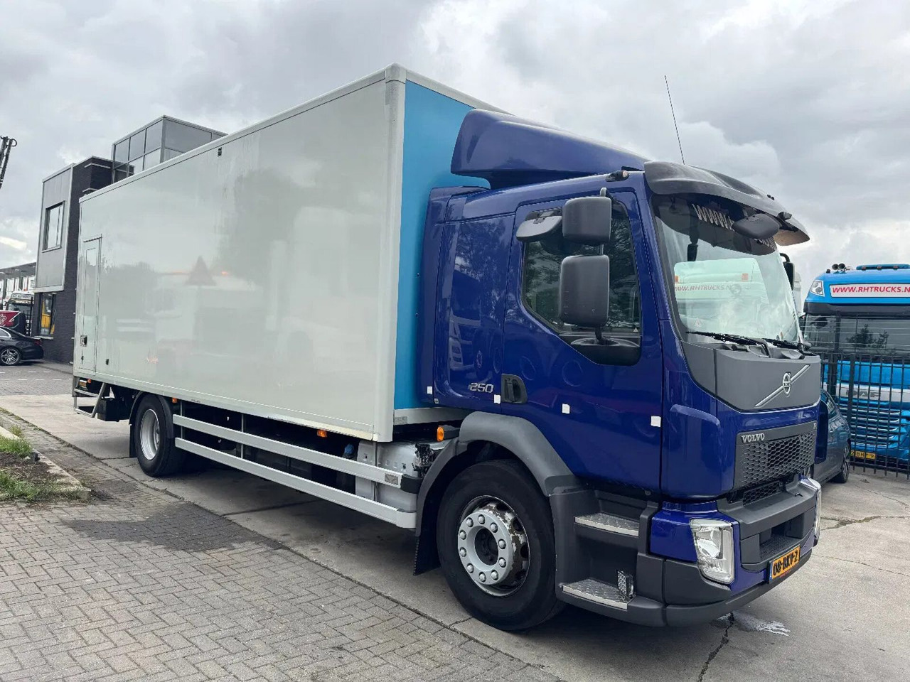 Volvo FL 250 4X2 EURO 6 DHOLLANDIA LIFT + CARGOLOCK TÜ - Koffer LKW: das Bild 3 Volvo FL 250 4X2 EURO 6 DHOLLANDIA LIFT + CARGOLOCK TÜ - Koffer LKW: das Bild 3