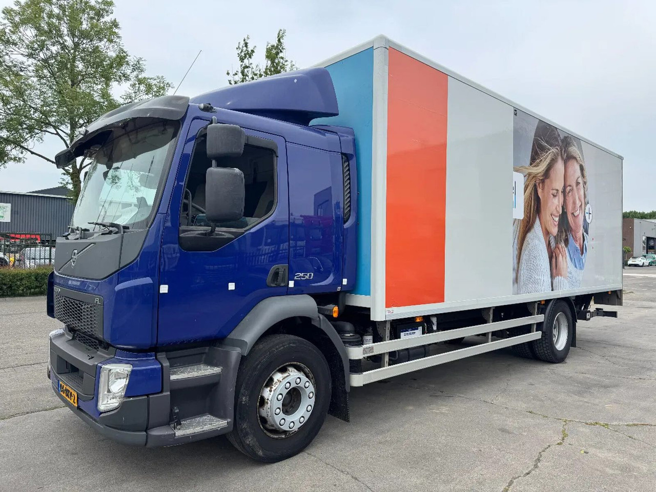 Volvo FL 250 4X2 - EURO 6 + DHOLLANDIA LIFT + TÜV 04-2 - Koffer LKW: das Bild 1 Volvo FL 250 4X2 - EURO 6 + DHOLLANDIA LIFT + TÜV 04-2 - Koffer LKW: das Bild 1