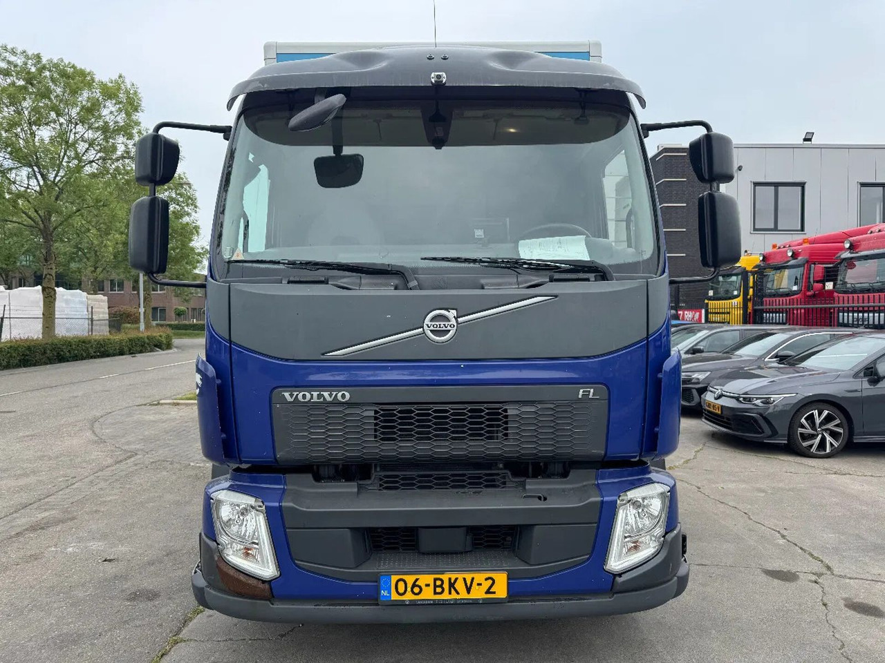 Volvo FL 250 4X2 - EURO 6 + DHOLLANDIA LIFT + TÜV 04-2 - Koffer LKW: das Bild 2 Volvo FL 250 4X2 - EURO 6 + DHOLLANDIA LIFT + TÜV 04-2 - Koffer LKW: das Bild 2