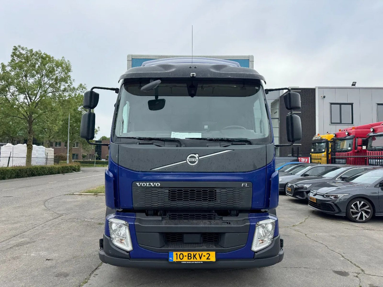 Volvo FL 250 4X2 - EURO 6 + DHOLLANDIA LIFT + TÜV 05-2 - Koffer LKW: das Bild 2 Volvo FL 250 4X2 - EURO 6 + DHOLLANDIA LIFT + TÜV 05-2 - Koffer LKW: das Bild 2