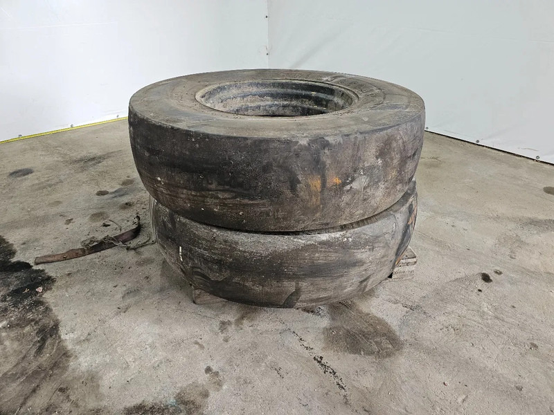 Firestone 16.9-30 - Reifen für LKW: das Bild 1 Firestone 16.9-30 - Reifen für LKW: das Bild 1