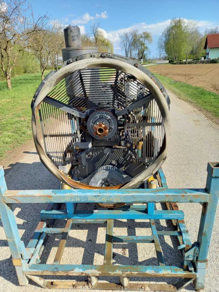 KOMATSU S6D125E-2 - Motor für Bulldozer: das Bild 2 KOMATSU S6D125E-2 - Motor für Bulldozer: das Bild 2