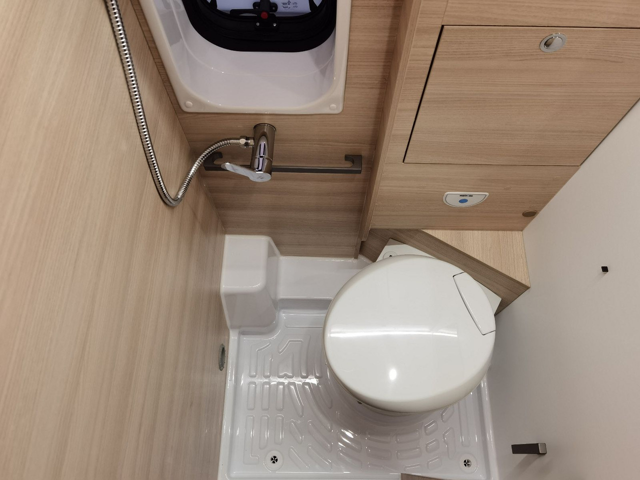 Chausson V594 S FIRST LINE / ZUBEHÖR & LOOK -PAKET/ 5.41M – Finanzierungsleasing Chausson V594 S FIRST LINE / ZUBEHÖR & LOOK -PAKET/ 5.41M: das Bild 17