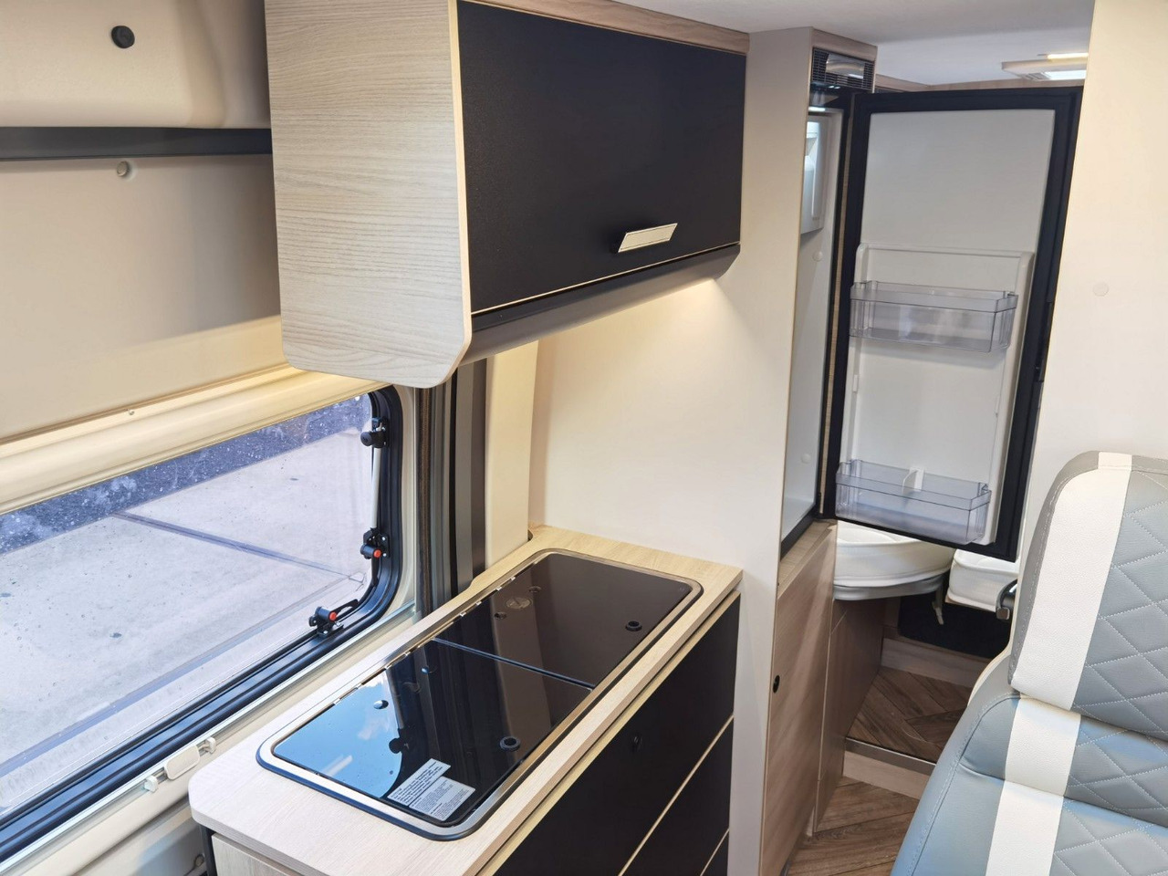 Camper Van Chausson V697 SPORT LINE / 8G - AUTOMATIK / EINZELBETTEN: das Bild 14
