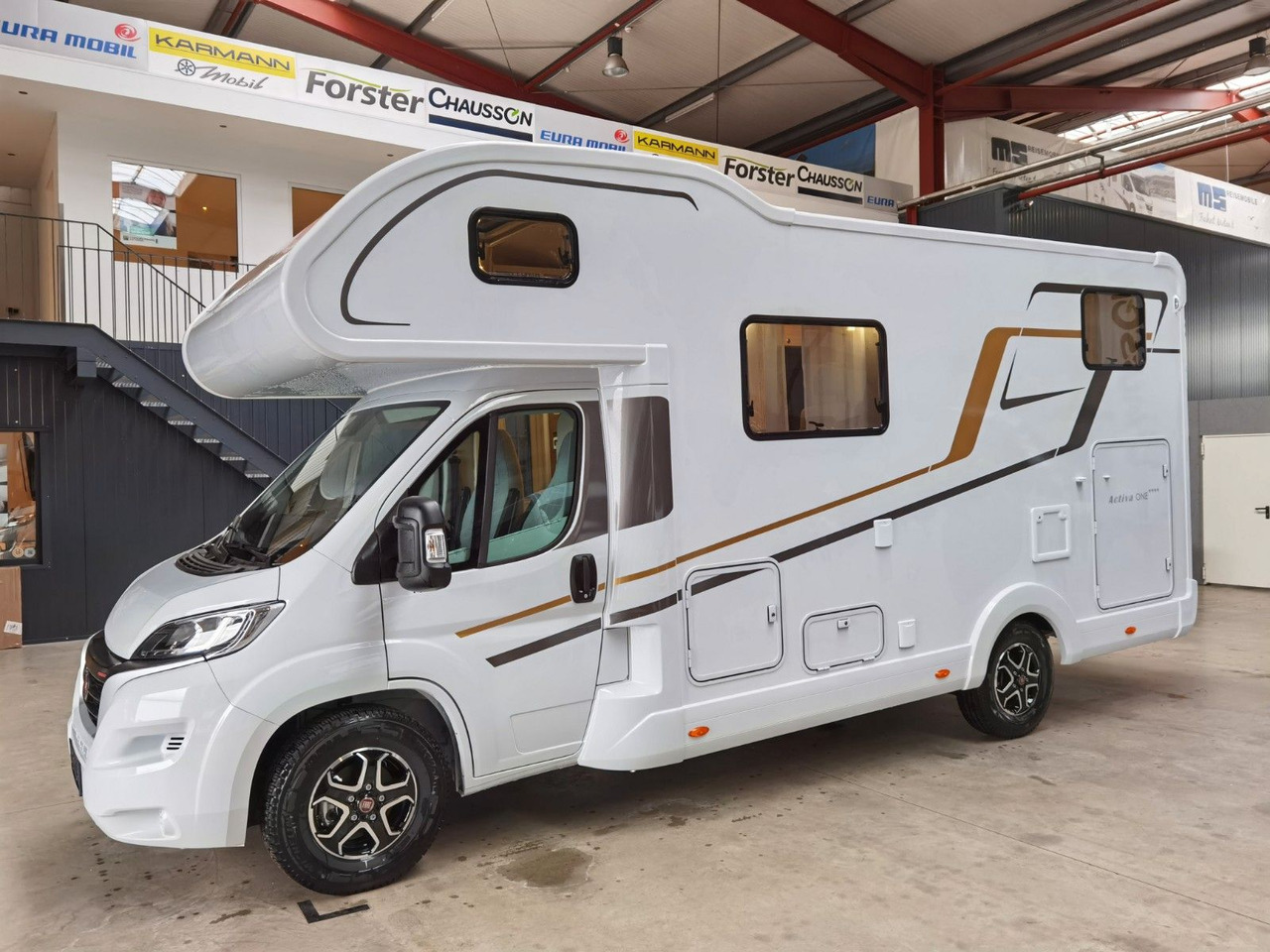 Alkoven Wohnmobil Eura Mobil ACTIVA ONE 690 HB / 180PS-40H MAXI/ PANORAMADACH: das Bild 6