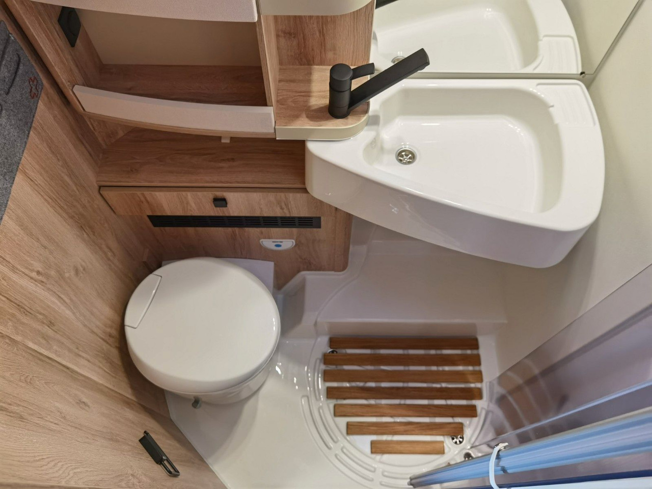 Teilintegriertes Wohnmobil Eura Mobil PROFILA T 696 EB /-2025-/ S-PAKET / EINZELBETTEN: das Bild 20 Teilintegriertes Wohnmobil Eura Mobil PROFILA T 696 EB /-2025-/ S-PAKET / EINZELBETTEN: das Bild 20