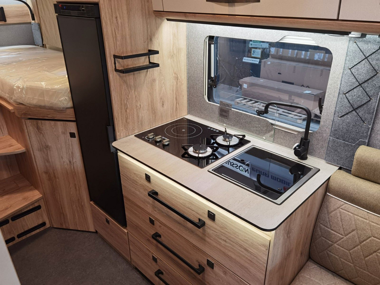 Teilintegriertes Wohnmobil Eura Mobil XTURA 686 EF / - 2025 - / 4x4 - FERNREISEMOBIL: das Bild 21
