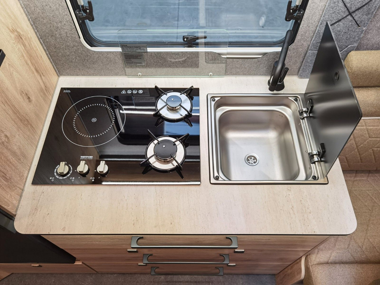 Teilintegriertes Wohnmobil Eura Mobil XTURA 686 EF / - 2025 - / 4x4 - FERNREISEMOBIL: das Bild 20