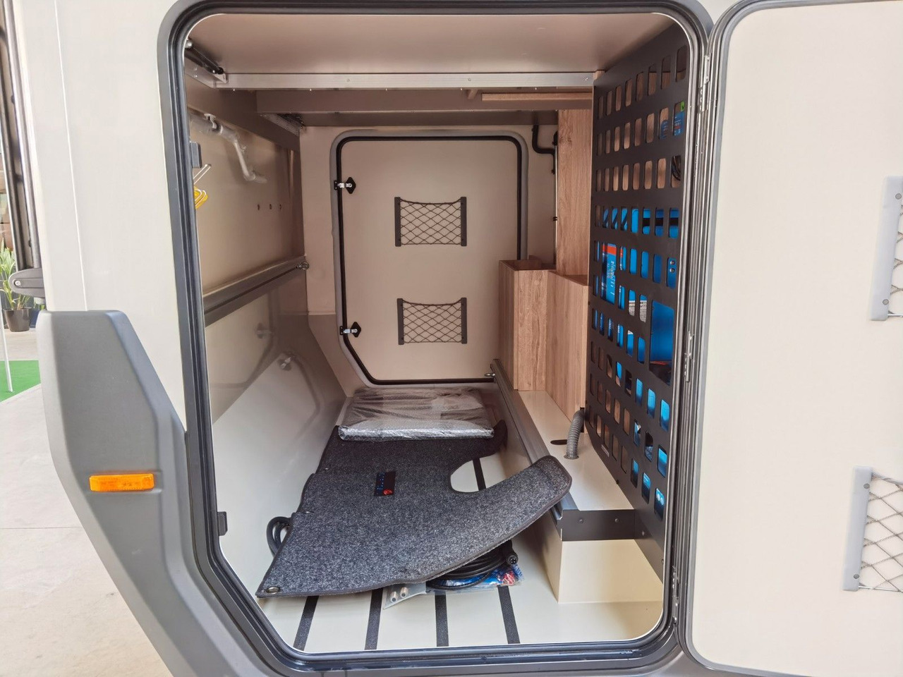 Teilintegriertes Wohnmobil Eura Mobil XTURA 686 EF / - 2025 - / 4x4 - FERNREISEMOBIL: das Bild 14