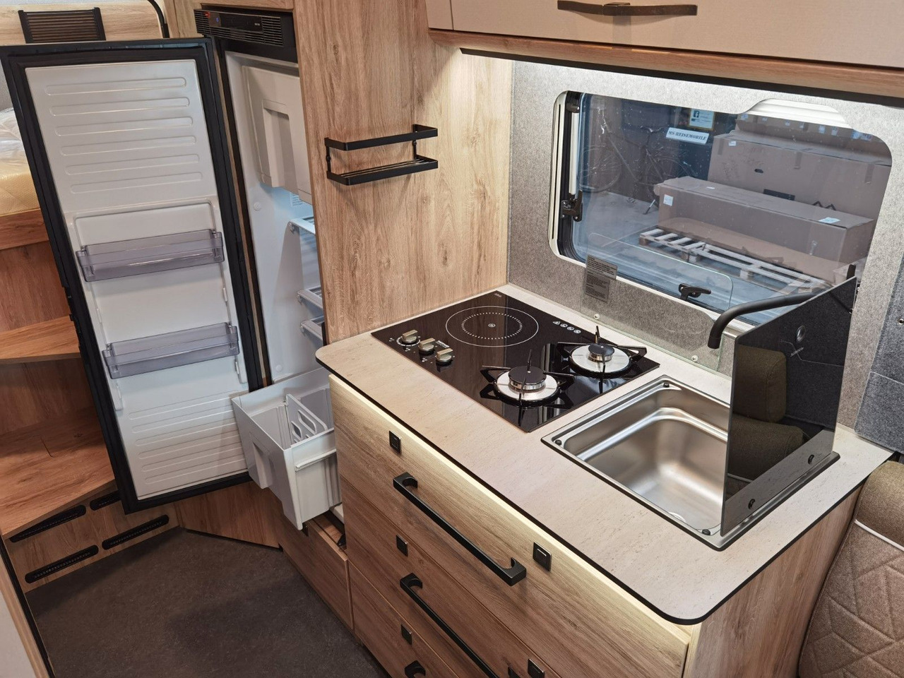 Teilintegriertes Wohnmobil Eura Mobil XTURA 686 EF / - 2025 - / 4x4 - FERNREISEMOBIL: das Bild 19