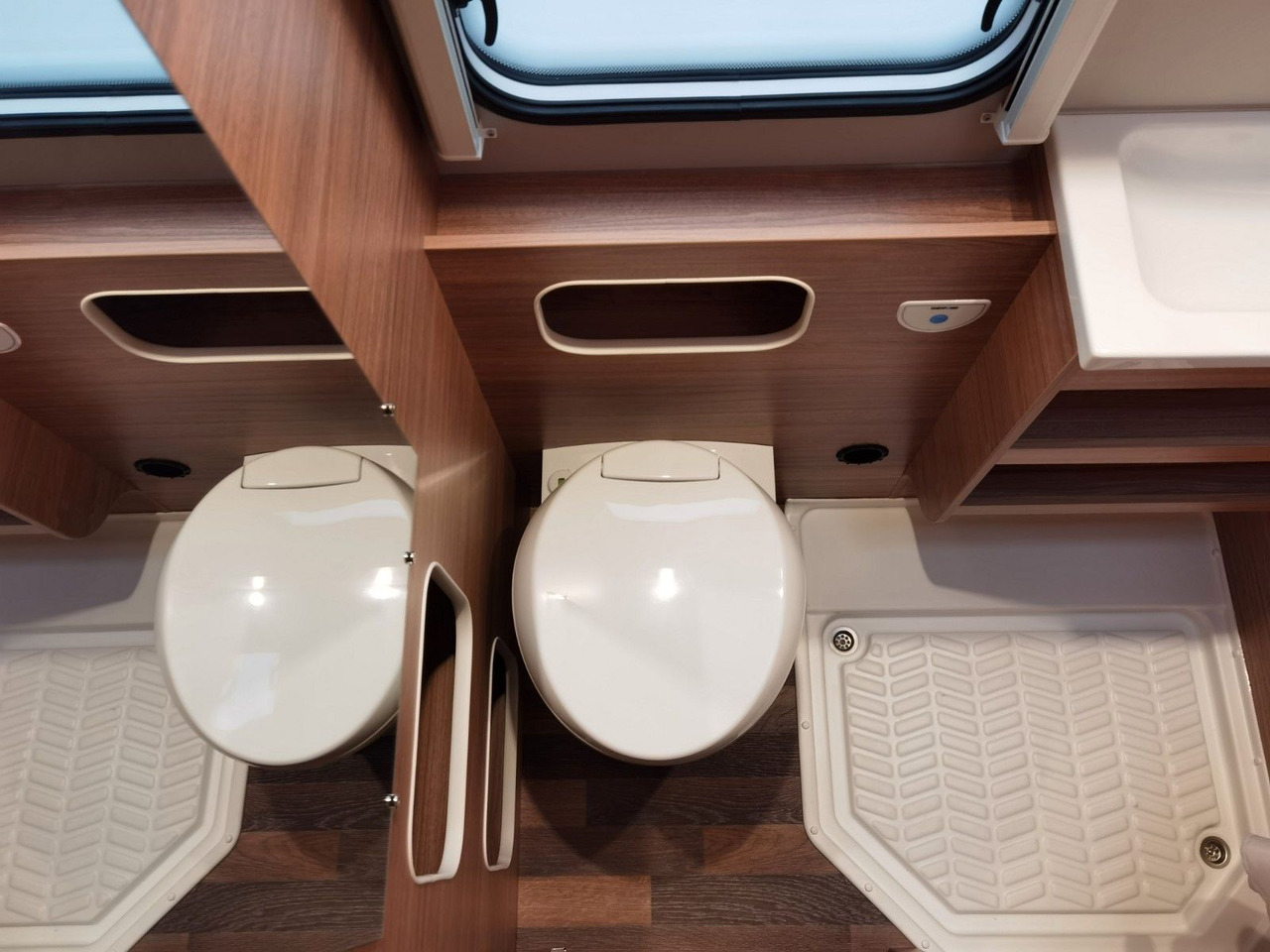 Alkoven Wohnmobil Weinsberg CARAHOME 650 DG / 140 PS / TOP - AUSSTATTUNG: das Bild 25 Alkoven Wohnmobil Weinsberg CARAHOME 650 DG / 140 PS / TOP - AUSSTATTUNG: das Bild 25