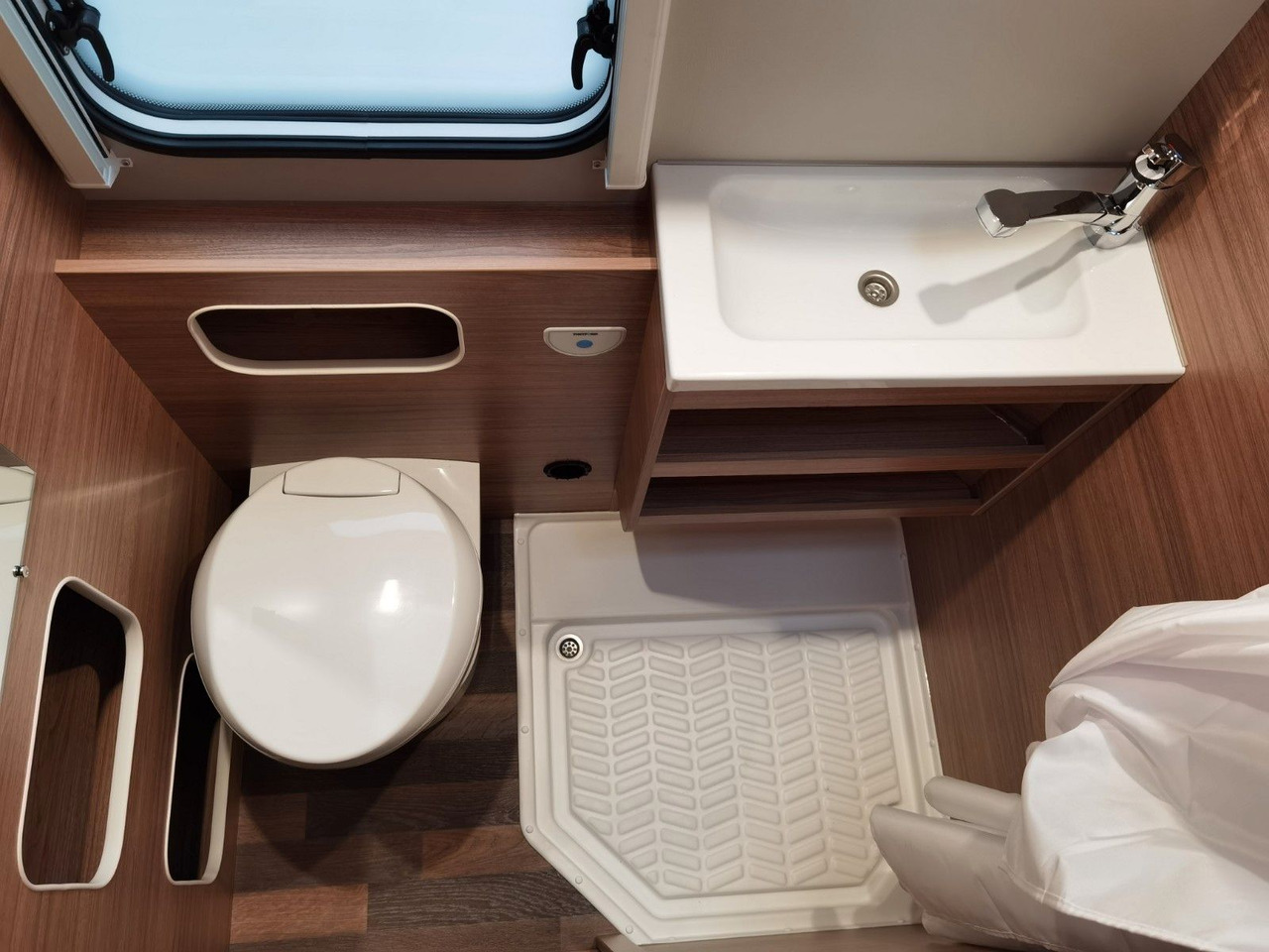 Alkoven Wohnmobil Weinsberg CARAHOME 650 DG / 140 PS / TOP - AUSSTATTUNG: das Bild 24 Alkoven Wohnmobil Weinsberg CARAHOME 650 DG / 140 PS / TOP - AUSSTATTUNG: das Bild 24