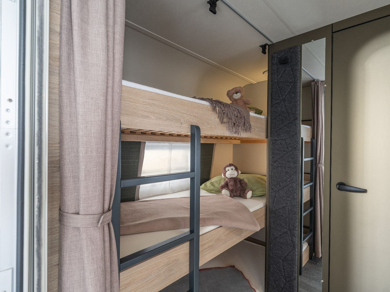 Weinsberg CARAONE 480 QDK / 2026 / 1500KG / ETAGENBETTEN - Wohnwagen: das Bild 5 Weinsberg CARAONE 480 QDK / 2026 / 1500KG / ETAGENBETTEN - Wohnwagen: das Bild 5