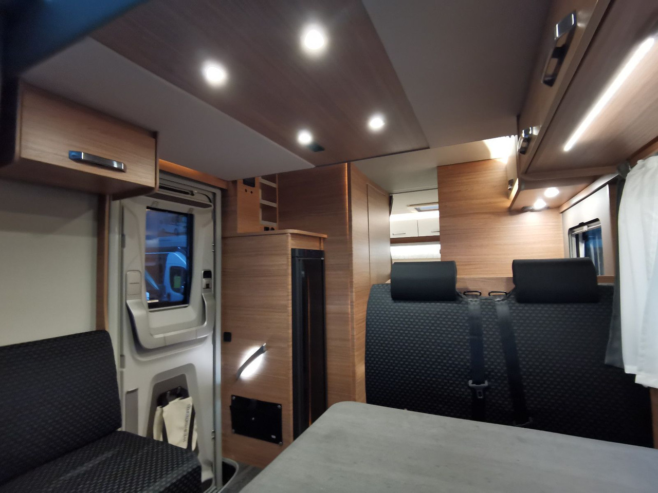 Teilintegriertes Wohnmobil Weinsberg CARASUITE 700 MEG /155PS /EINZELBETTEN & RAUMBAD: das Bild 14