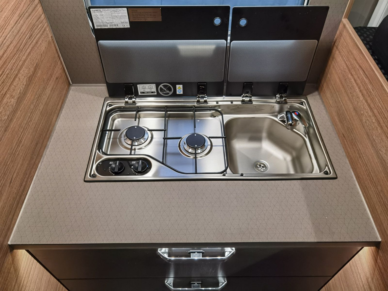 Teilintegriertes Wohnmobil Weinsberg CARASUITE 700 MEG /155PS /EINZELBETTEN & RAUMBAD: das Bild 16