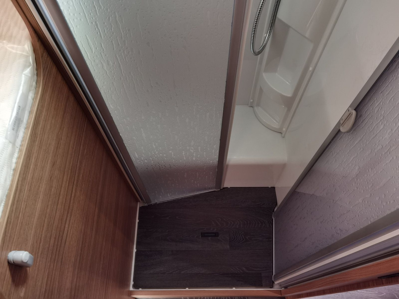 Teilintegriertes Wohnmobil Weinsberg CARASUITE 700 MEG /155PS /EINZELBETTEN & RAUMBAD: das Bild 22