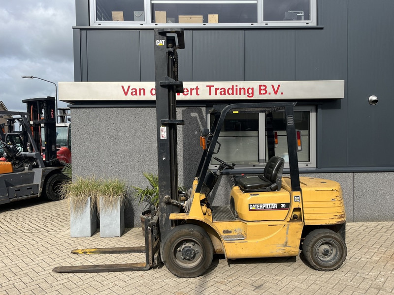 Caterpillar FD30 - Dieselstapler: das Bild 1 Caterpillar FD30 - Dieselstapler: das Bild 1