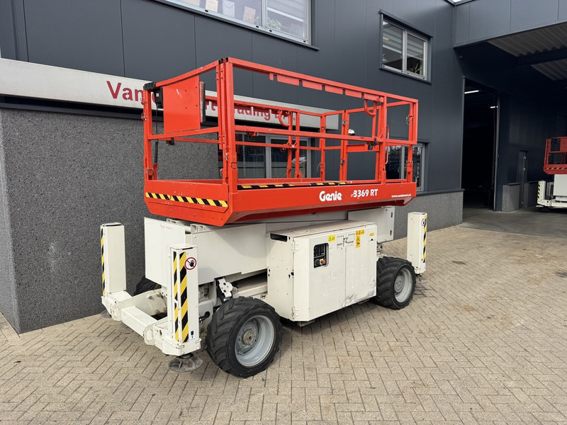 Genie GS 3369 RT Hoogwerker / Arbeitsbuhne 12mtr werkhoogte 4x4 Kubota DIESEL 2013 - Scherenbühne: das Bild 2 Genie GS 3369 RT Hoogwerker / Arbeitsbuhne 12mtr werkhoogte 4x4 Kubota DIESEL 2013 - Scherenbühne: das Bild 2