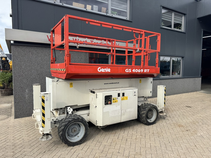 Genie GS 4069 RT Hoogwerker / Arbeitsbuhne 14mtr werkhoogte 4x4 Kubota DIESEL 2014 - Scherenbühne: das Bild 2 Genie GS 4069 RT Hoogwerker / Arbeitsbuhne 14mtr werkhoogte 4x4 Kubota DIESEL 2014 - Scherenbühne: das Bild 2
