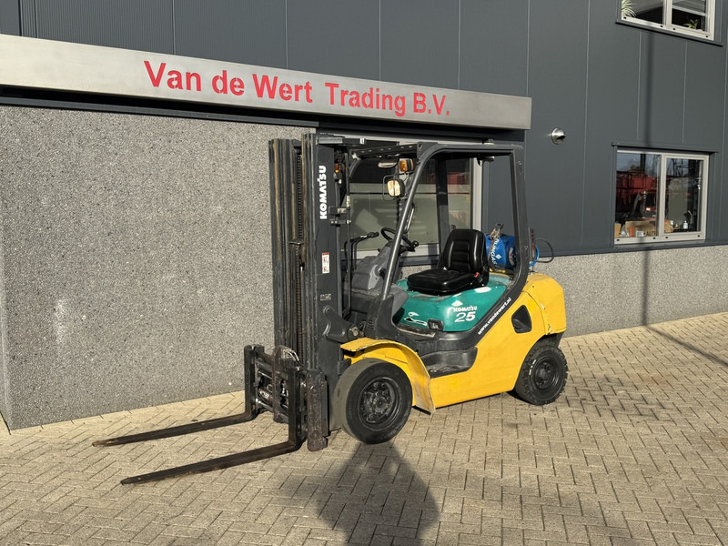 Komatsu FG25HT-16R Triplo 470 Freelift / Sideshift / Vorkversteller LPG 2008 - Treibgasstapler: das Bild 3 Komatsu FG25HT-16R Triplo 470 Freelift / Sideshift / Vorkversteller LPG 2008 - Treibgasstapler: das Bild 3