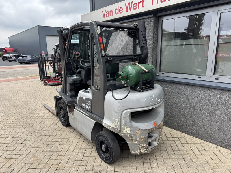 Nissan UD02A25PQ Triplo 475 Freelift/Sideshift LPG 2005 - Treibgasstapler: das Bild 5 Nissan UD02A25PQ Triplo 475 Freelift/Sideshift LPG 2005 - Treibgasstapler: das Bild 5