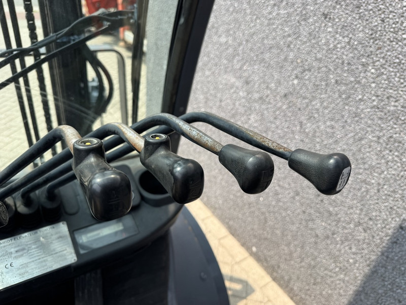 Dieselstapler Toyota 02-8 FDF 30: das Bild 13 Dieselstapler Toyota 02-8 FDF 30: das Bild 13