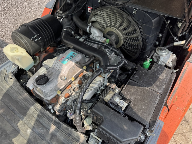 Dieselstapler Toyota 02-8 FDF 30: das Bild 12 Dieselstapler Toyota 02-8 FDF 30: das Bild 12