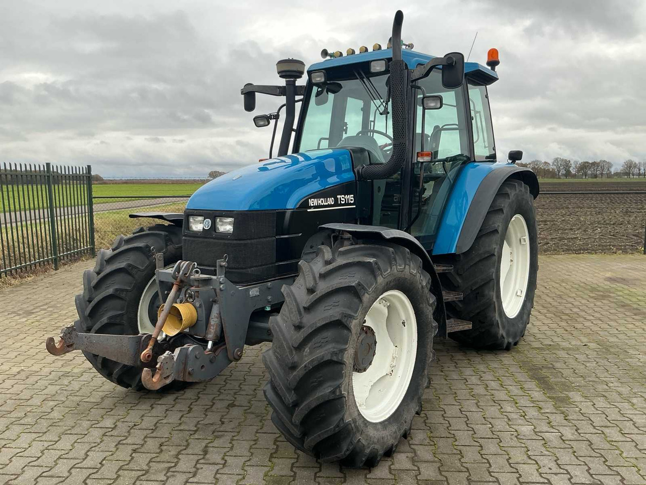 1998 NEW HOLLAND TS115 ALL-WHEEL DRIVE FARM TRACTOR - Traktor: das Bild 1 1998 NEW HOLLAND TS115 ALL-WHEEL DRIVE FARM TRACTOR - Traktor: das Bild 1