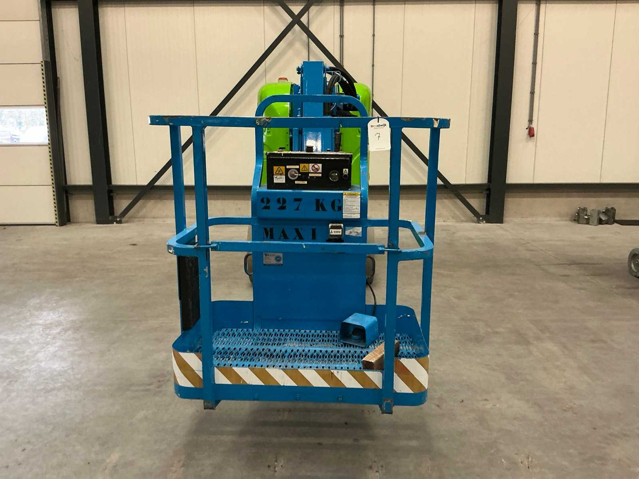 1999 GROVE AMZ 30 NEU AERIAL PLATFORM - Arbeitsbühne: das Bild 4 1999 GROVE AMZ 30 NEU AERIAL PLATFORM - Arbeitsbühne: das Bild 4