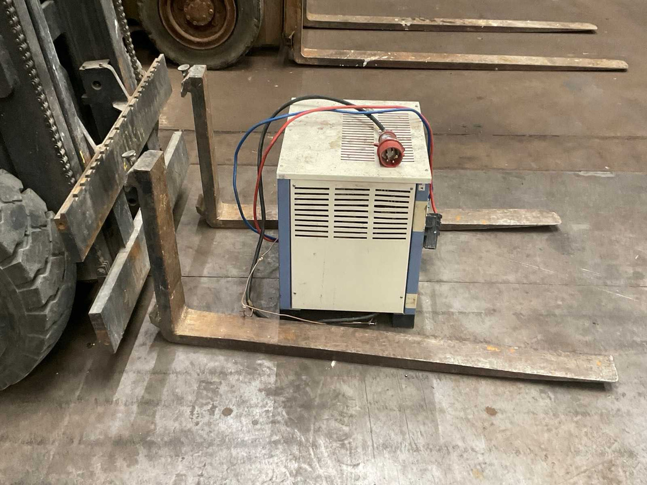 2006 BALKANCAR EV30-4020S FORKLIFT - Gabelstapler: das Bild 5 2006 BALKANCAR EV30-4020S FORKLIFT - Gabelstapler: das Bild 5