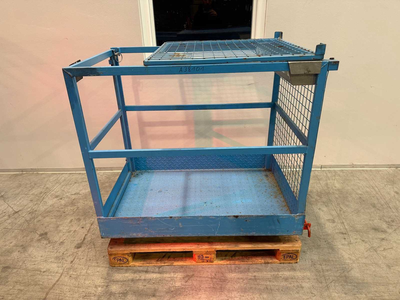 2011 BAUER WORK CAGE FUSE CAGE LATTICE BOX FORKLIFT REACH TRUCK - Gabelstapler: das Bild 1 2011 BAUER WORK CAGE FUSE CAGE LATTICE BOX FORKLIFT REACH TRUCK - Gabelstapler: das Bild 1