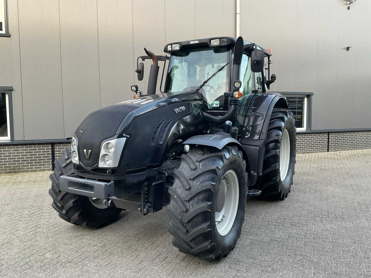 2015 VALTRA T163E DIRECT ALL-WHEEL DRIVE FARM TRACTOR - Traktor: das Bild 2 2015 VALTRA T163E DIRECT ALL-WHEEL DRIVE FARM TRACTOR - Traktor: das Bild 2