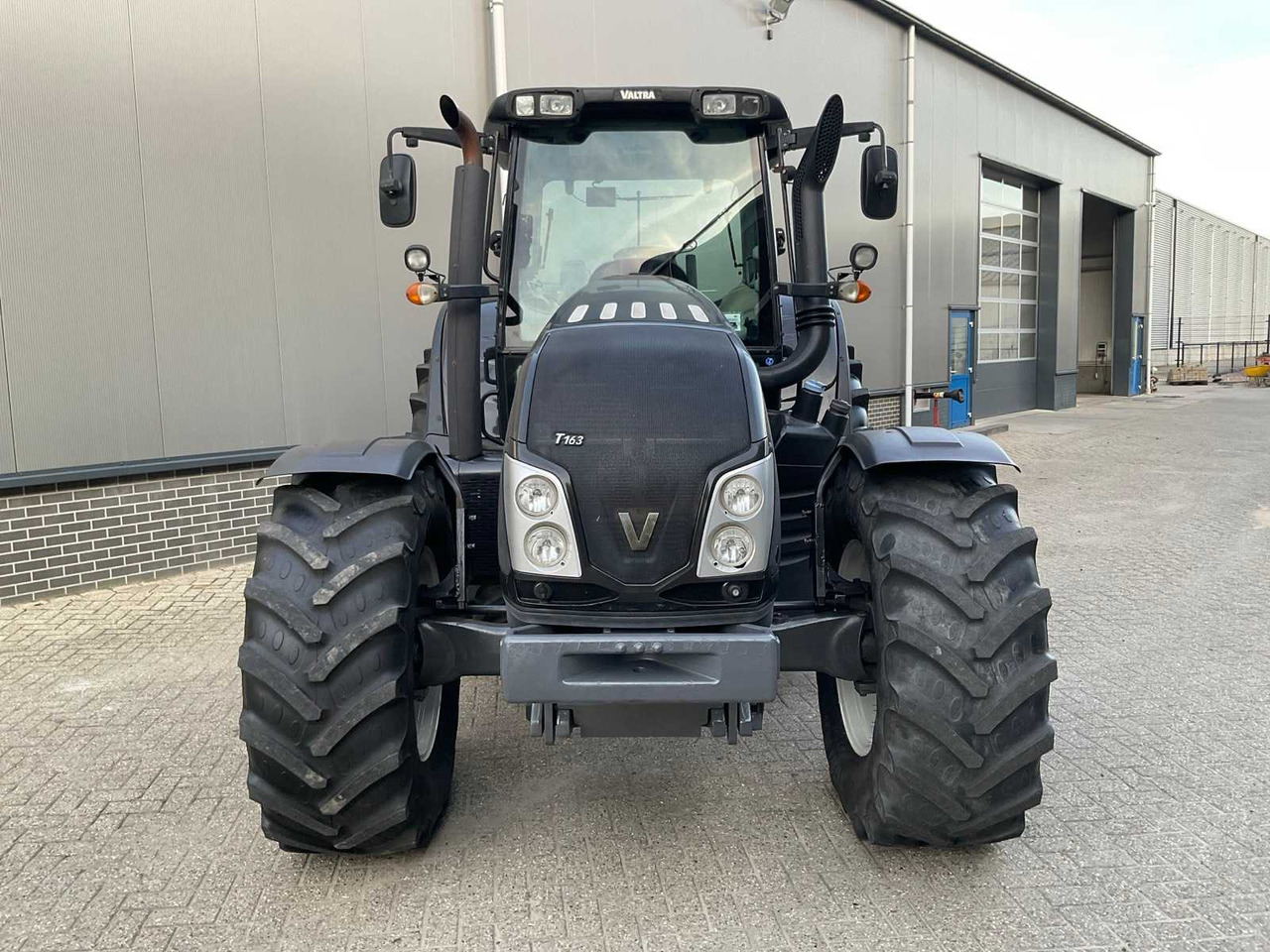 2015 VALTRA T163E DIRECT ALL-WHEEL DRIVE FARM TRACTOR - Traktor: das Bild 3 2015 VALTRA T163E DIRECT ALL-WHEEL DRIVE FARM TRACTOR - Traktor: das Bild 3