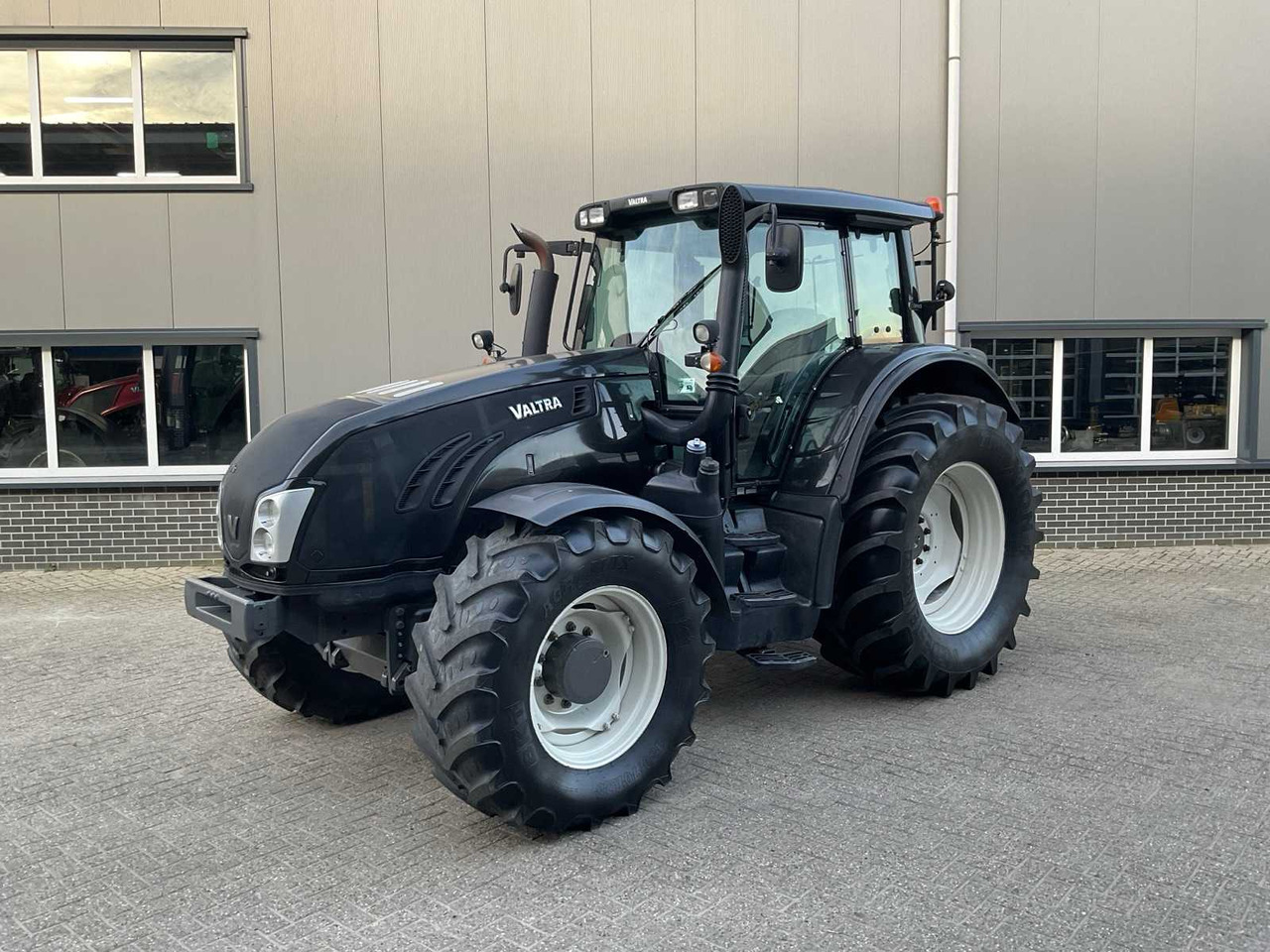 2015 VALTRA T163E DIRECT ALL-WHEEL DRIVE FARM TRACTOR - Traktor: das Bild 1 2015 VALTRA T163E DIRECT ALL-WHEEL DRIVE FARM TRACTOR - Traktor: das Bild 1