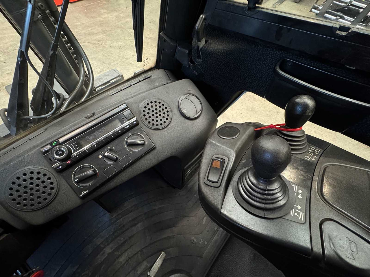 Gabelstapler 2016 LINDE H30T 3.000KG 3.+4TH VALVE FORK ADJUSTER GAS FORKLIFT FORKLIFT: das Bild 13 Gabelstapler 2016 LINDE H30T 3.000KG 3.+4TH VALVE FORK ADJUSTER GAS FORKLIFT FORKLIFT: das Bild 13