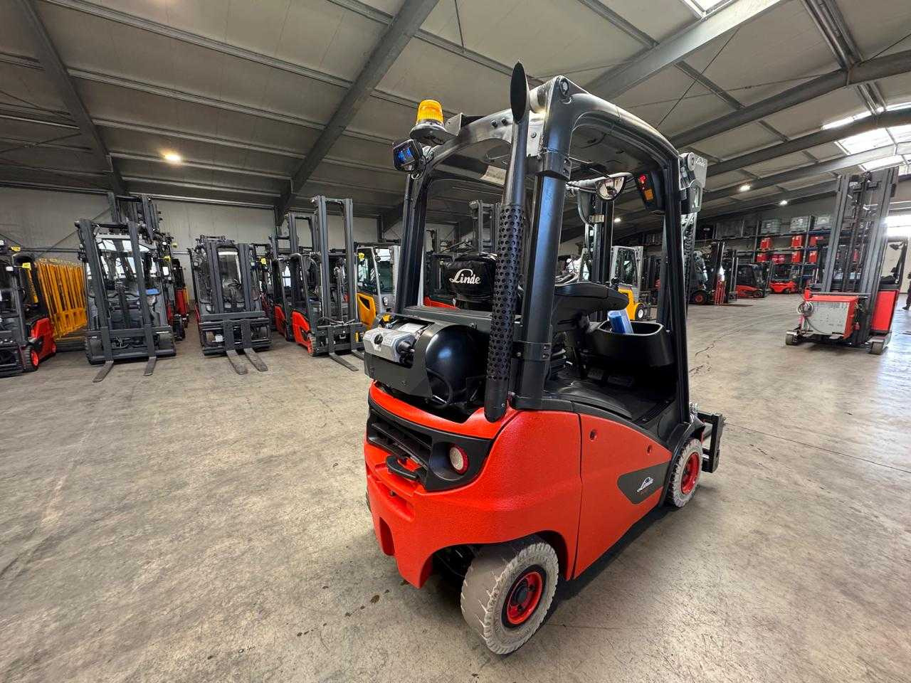 2017 SERVICE + UVV 10/2026 LINDE H16T 1,600KG 3RD + 4TH VALVE FORK ADJUSTER GAS FORKLIFT 6,710 HOURS - Gabelstapler: das Bild 3 2017 SERVICE + UVV 10/2026 LINDE H16T 1,600KG 3RD + 4TH VALVE FORK ADJUSTER GAS FORKLIFT 6,710 HOURS - Gabelstapler: das Bild 3