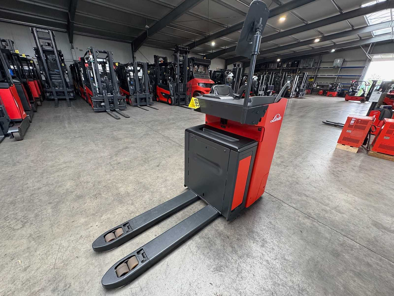 BATTERY 46/2023 BJ.2020 SERVICE + UVV 08/2026 LINDE T20R PALLET TRUCK STACKER ANT 4,715 HOURS - Gabelstapler: das Bild 5 BATTERY 46/2023 BJ.2020 SERVICE + UVV 08/2026 LINDE T20R PALLET TRUCK STACKER ANT 4,715 HOURS - Gabelstapler: das Bild 5