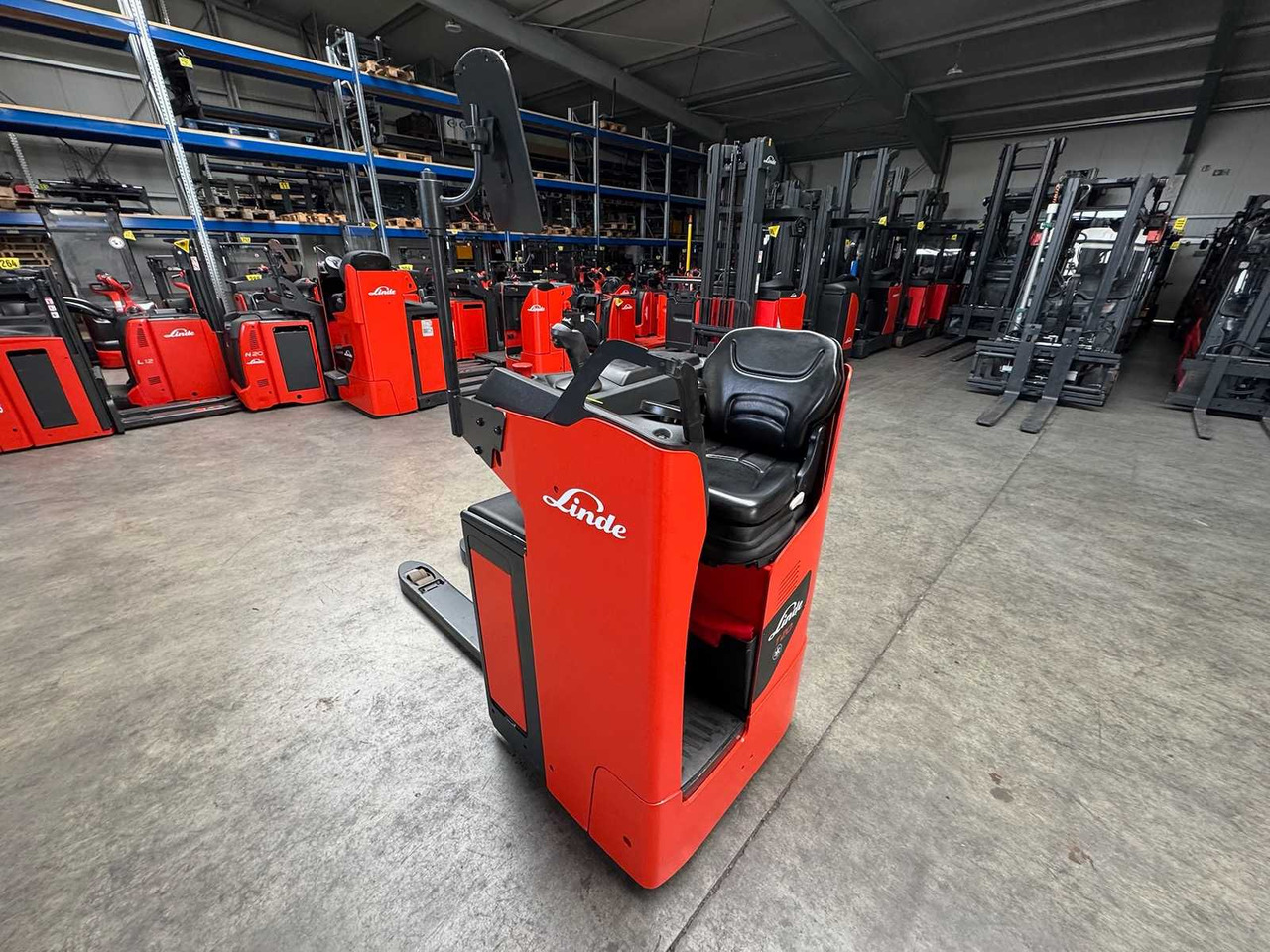 BATTERY 46/2023 BJ.2020 SERVICE + UVV 08/2026 LINDE T20R PALLET TRUCK STACKER ANT 4,715 HOURS - Gabelstapler: das Bild 4 BATTERY 46/2023 BJ.2020 SERVICE + UVV 08/2026 LINDE T20R PALLET TRUCK STACKER ANT 4,715 HOURS - Gabelstapler: das Bild 4