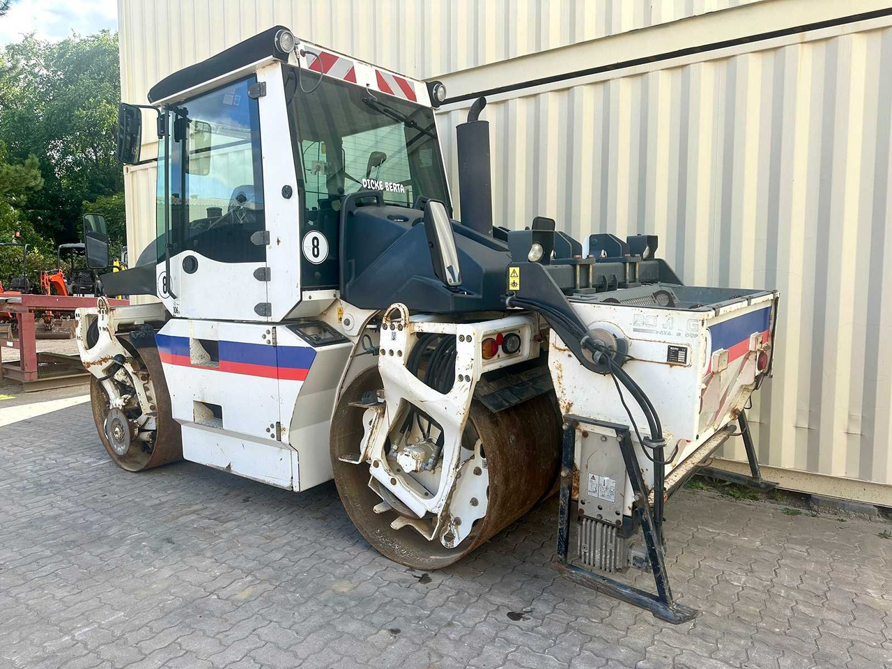 Bomag BW154AP-4 AM mit Streuer - Straßenwalze: das Bild 3 Bomag BW154AP-4 AM mit Streuer - Straßenwalze: das Bild 3