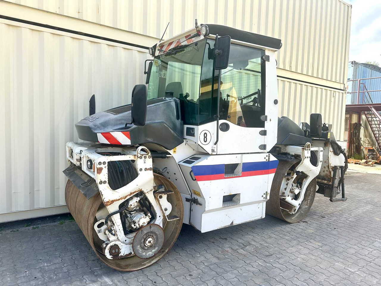 Bomag BW154AP-4 AM mit Streuer - Straßenwalze: das Bild 1 Bomag BW154AP-4 AM mit Streuer - Straßenwalze: das Bild 1