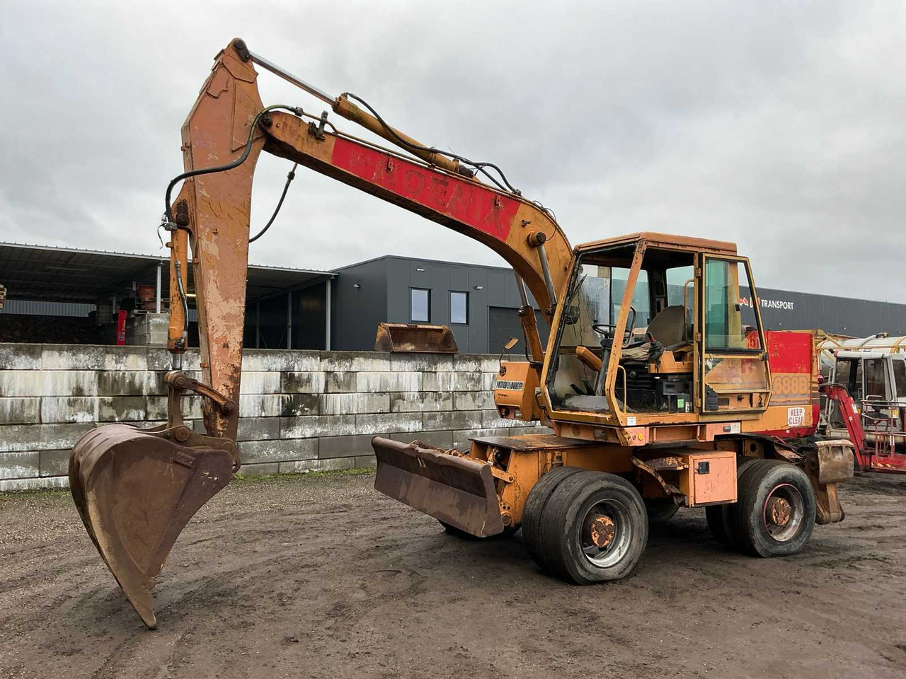 CASE 688B-P WHEELED EXCAVATOR - Mobilbagger: das Bild 1 CASE 688B-P WHEELED EXCAVATOR - Mobilbagger: das Bild 1