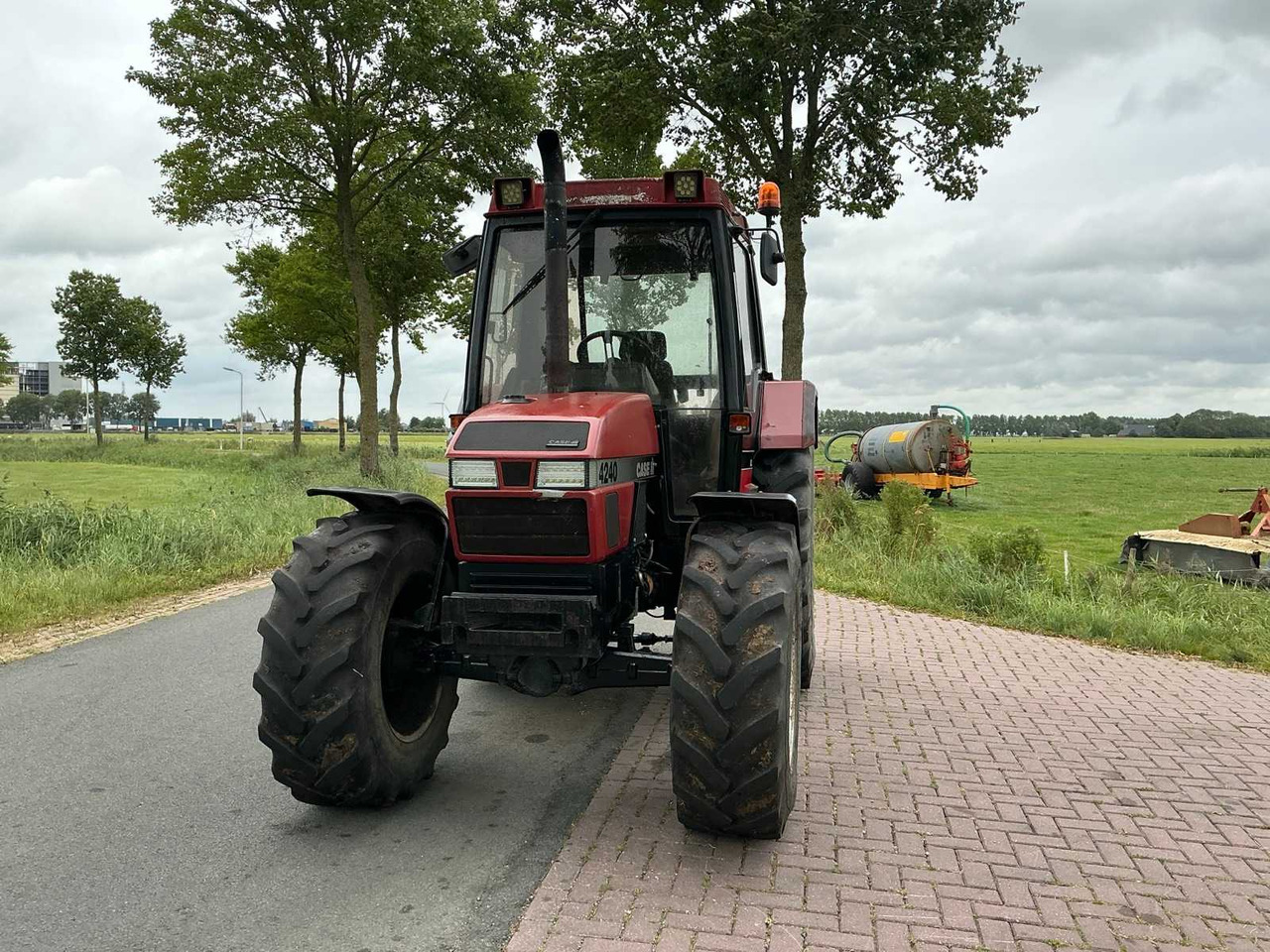 Case ih 4230 xl - Traktor: das Bild 3 Case ih 4230 xl - Traktor: das Bild 3