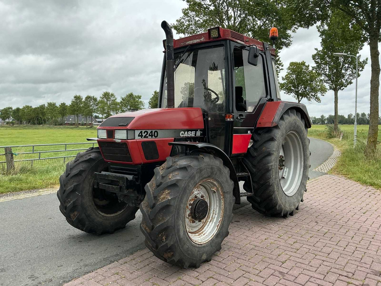 Case ih 4230 xl - Traktor: das Bild 1 Case ih 4230 xl - Traktor: das Bild 1