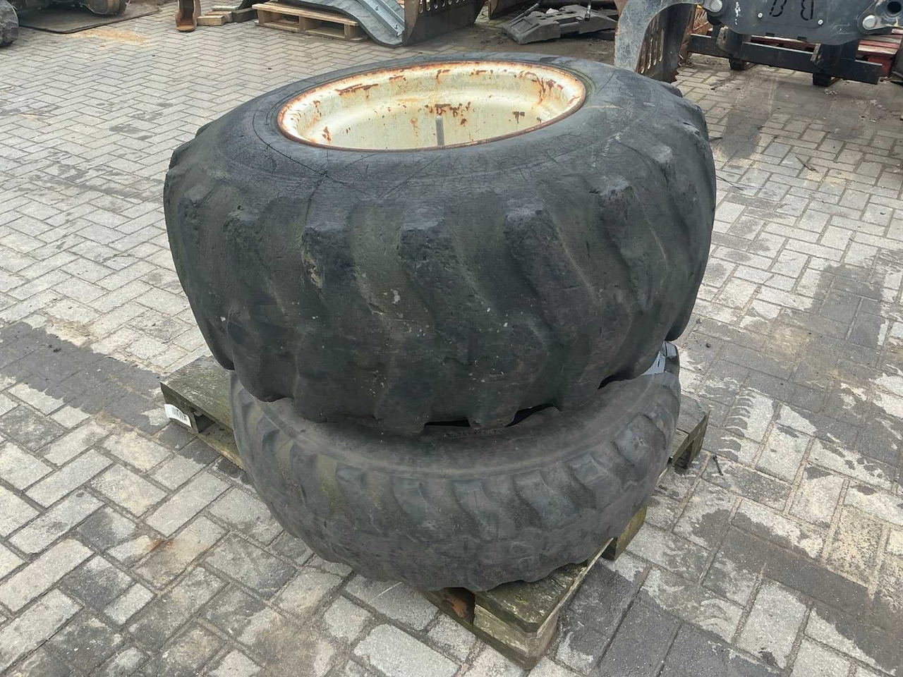 DOUBLE TIRE ON RIM - Mobilbagger: das Bild 2 DOUBLE TIRE ON RIM - Mobilbagger: das Bild 2