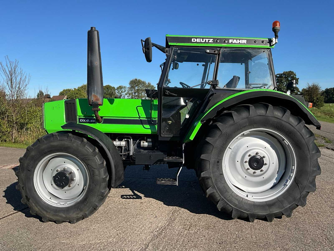 Deutz-fahr DX 6.30 - Traktor: das Bild 5 Deutz-fahr DX 6.30 - Traktor: das Bild 5