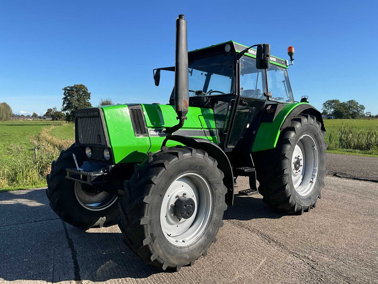 Deutz-fahr DX 6.30 - Traktor: das Bild 2 Deutz-fahr DX 6.30 - Traktor: das Bild 2