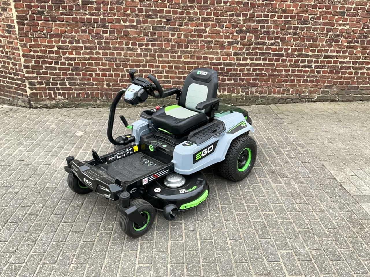 EGO Z6 - Rasenmäher: das Bild 1 EGO Z6 - Rasenmäher: das Bild 1