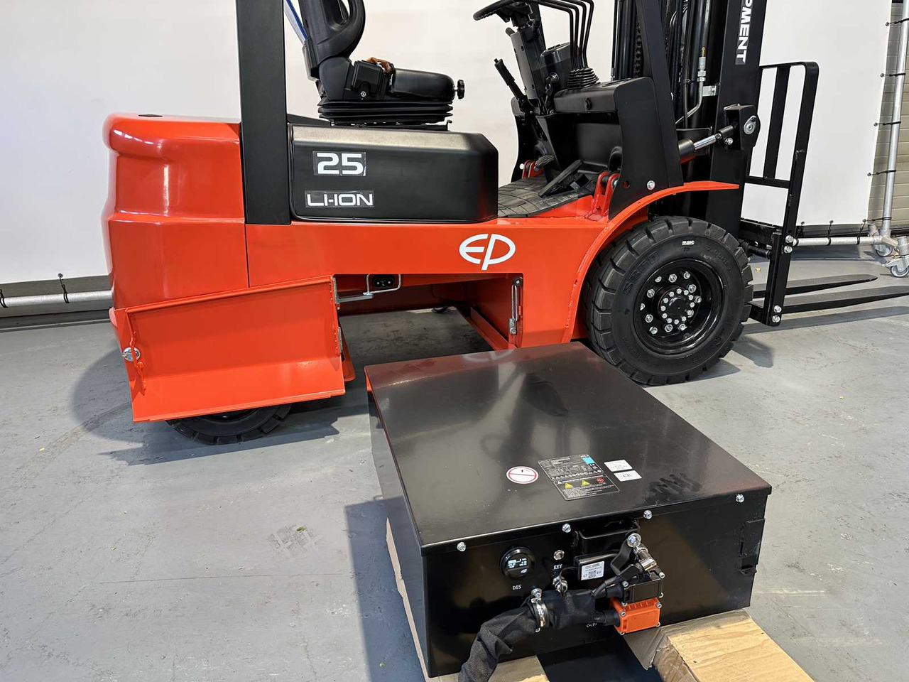 Gabelstapler EP - EFL 252 X - FORK POSITIONER, SIDESHIFT, TRIPLEX, FORKLIFT 2025: das Bild 20 Gabelstapler EP - EFL 252 X - FORK POSITIONER, SIDESHIFT, TRIPLEX, FORKLIFT 2025: das Bild 20