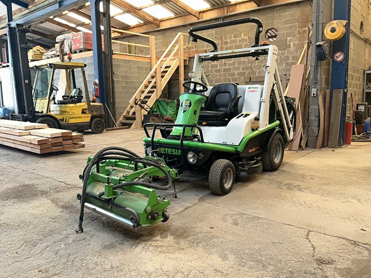 Etesia 124 DX 4X4 - Rasenmäher: das Bild 1 Etesia 124 DX 4X4 - Rasenmäher: das Bild 1