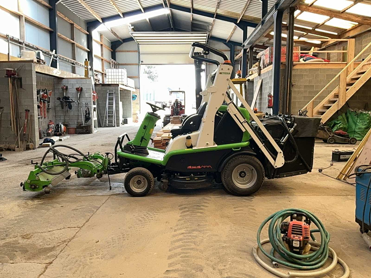 Etesia 124 DX 4X4 - Rasenmäher: das Bild 2 Etesia 124 DX 4X4 - Rasenmäher: das Bild 2